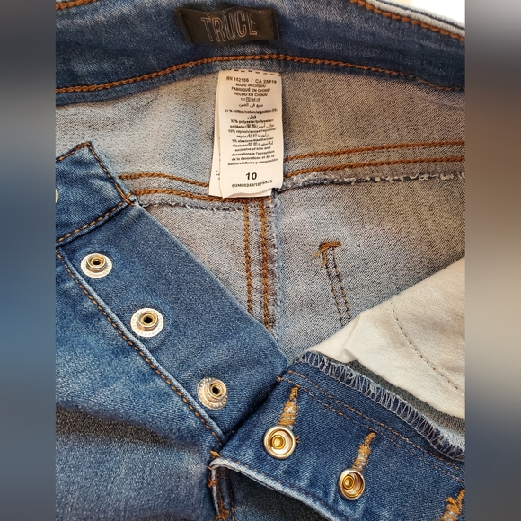 TRUCE patch flare  jeans - Picture 7 of 11